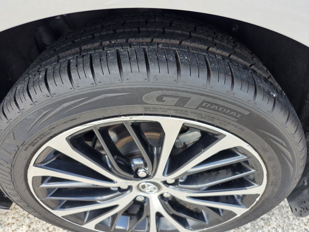Photo 9 of this TOYOTA CAMRY