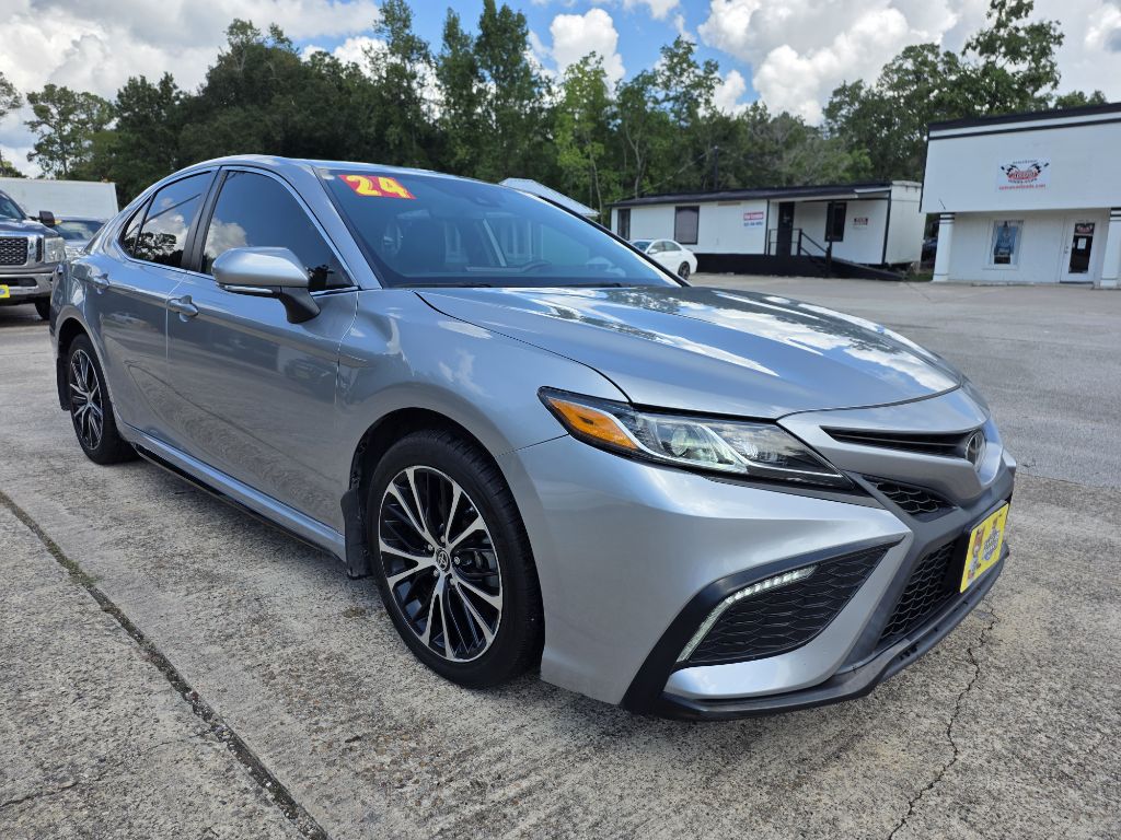Silver 2024 Toyota Camry Sedan Front-Wheel Drive Automatic