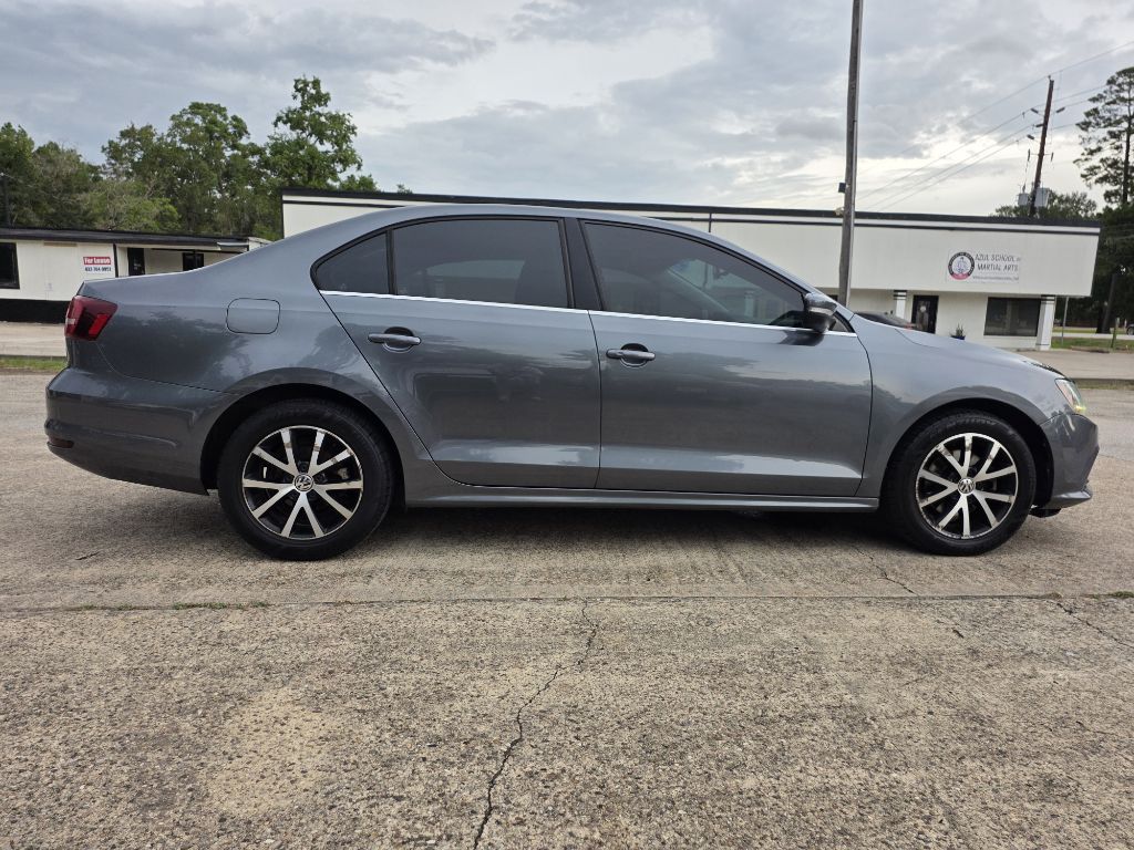 Photo 5 of this VOLKSWAGEN JETTA
