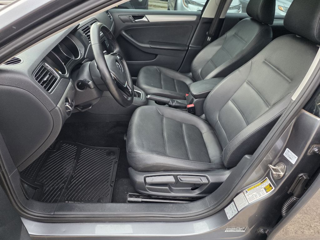 Photo 6 of this VOLKSWAGEN JETTA