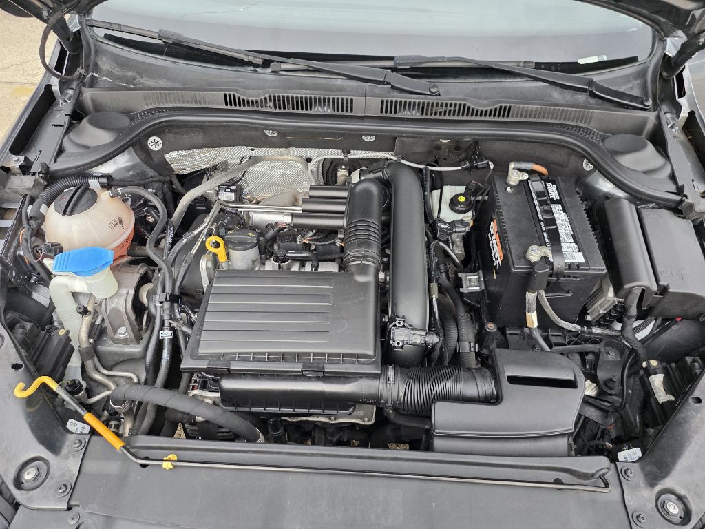 Photo 15 of this VOLKSWAGEN JETTA