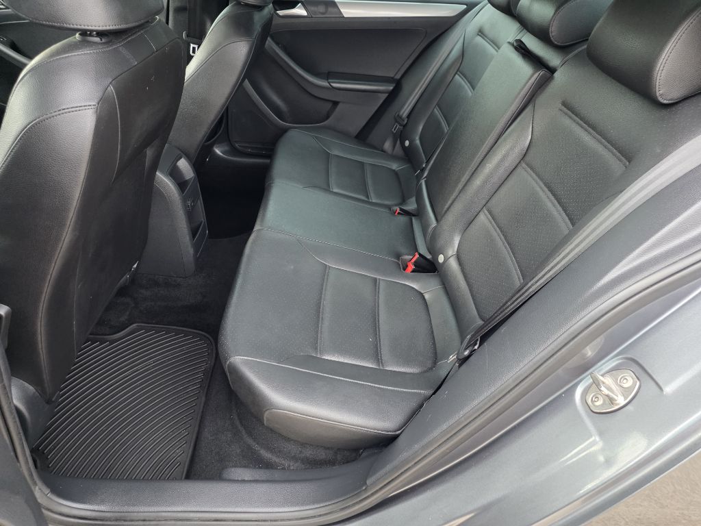 Photo 7 of this VOLKSWAGEN JETTA
