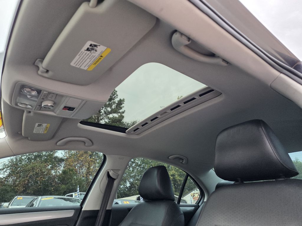 Photo 11 of this VOLKSWAGEN JETTA