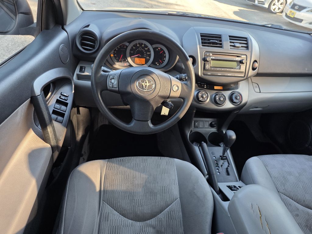 Photo 8 of this TOYOTA RAV4