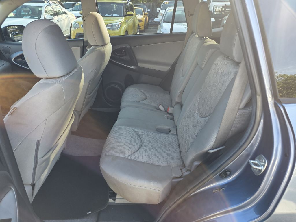 Photo 10 of this TOYOTA RAV4