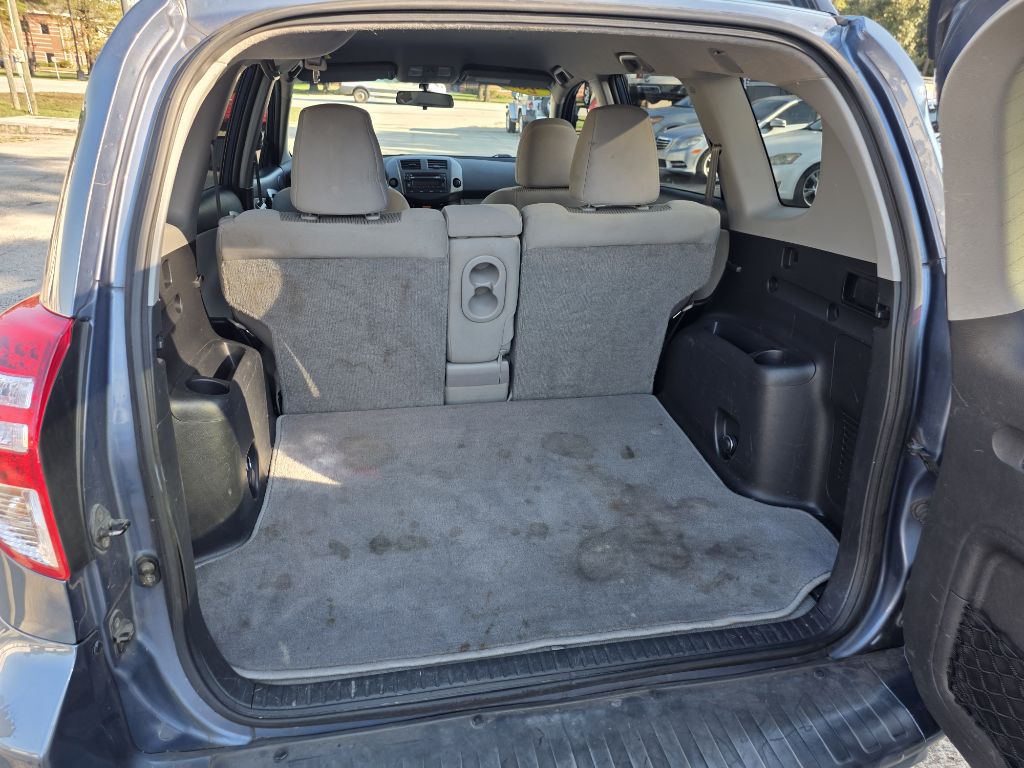 Photo 12 of this TOYOTA RAV4