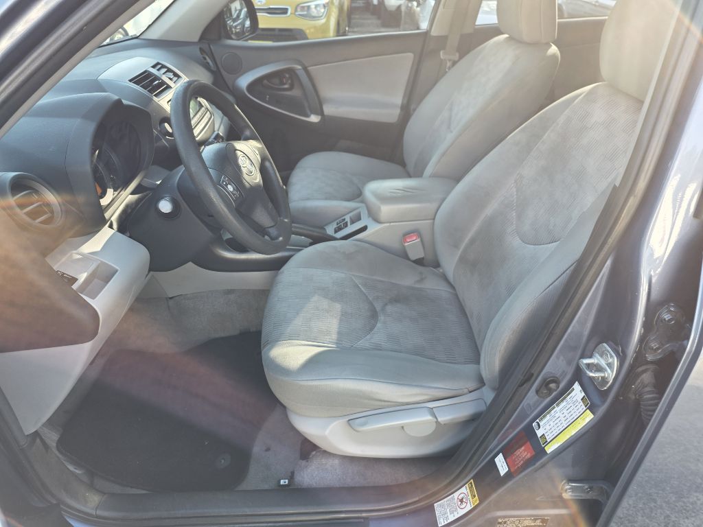 Photo 7 of this TOYOTA RAV4