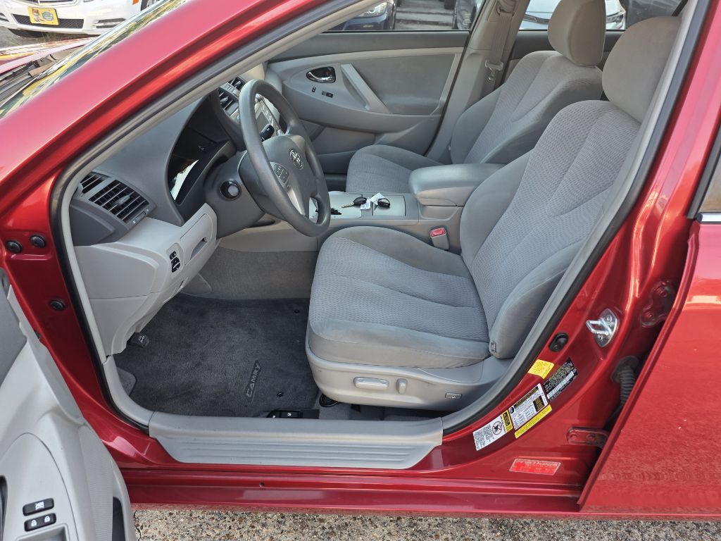 Photo 9 of this TOYOTA CAMRY