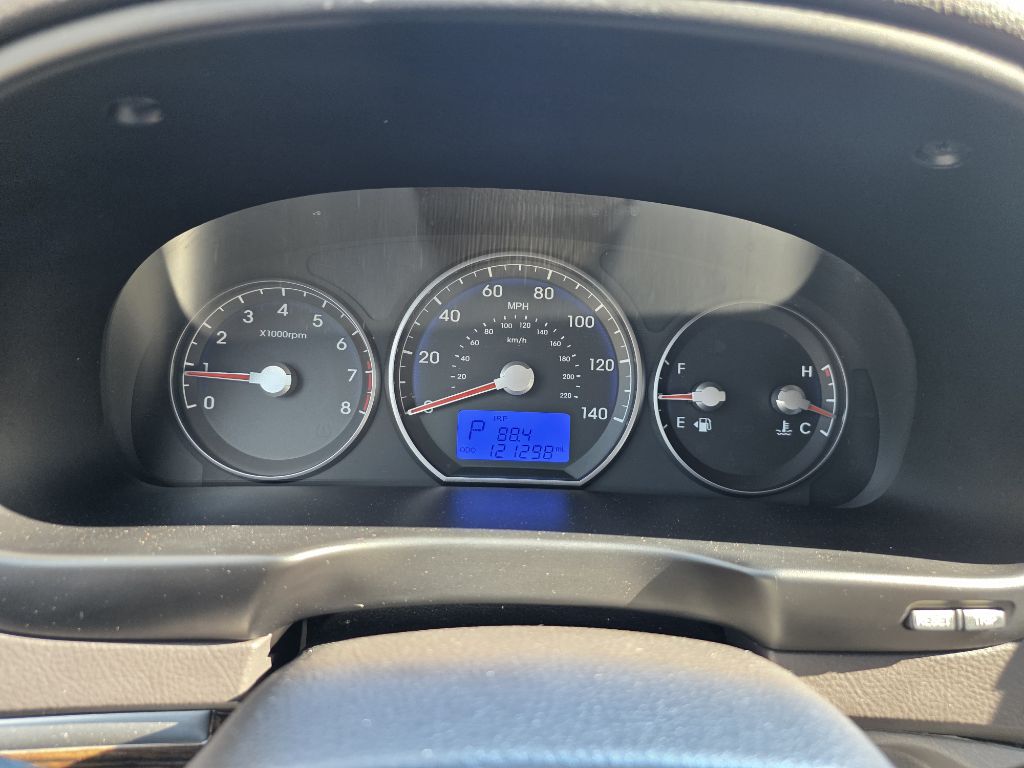 Photo 12 of this HYUNDAI SANTA FE