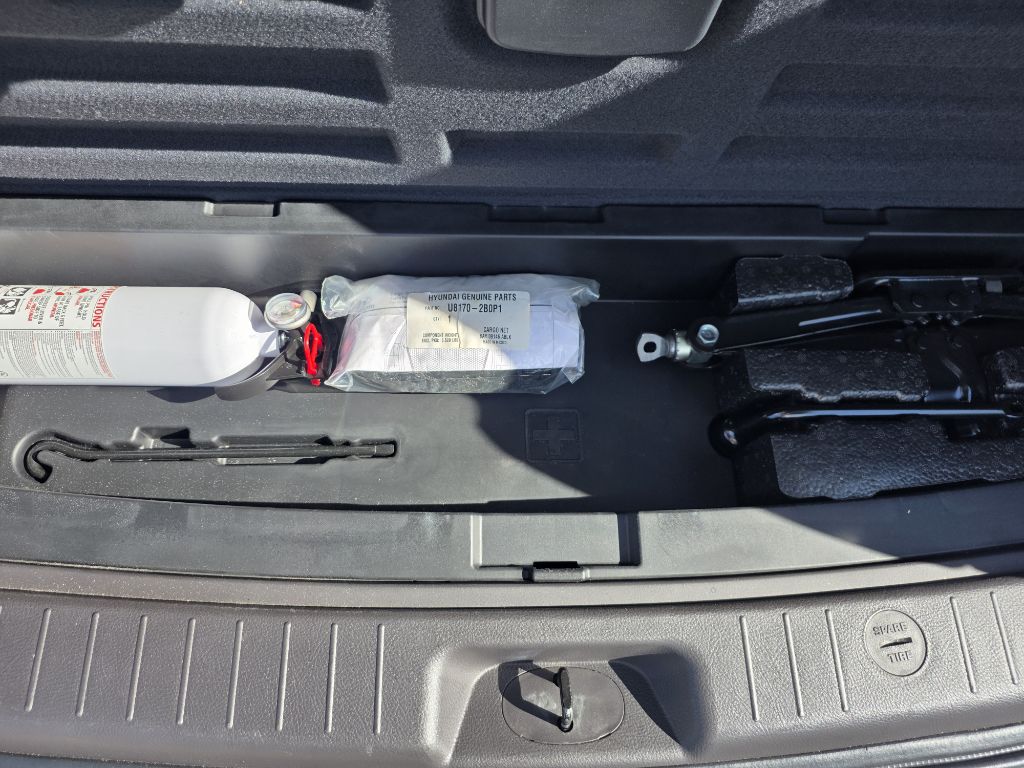 Photo 16 of this HYUNDAI SANTA FE