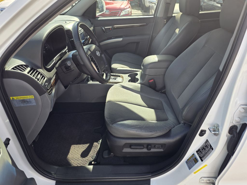 Photo 10 of this HYUNDAI SANTA FE