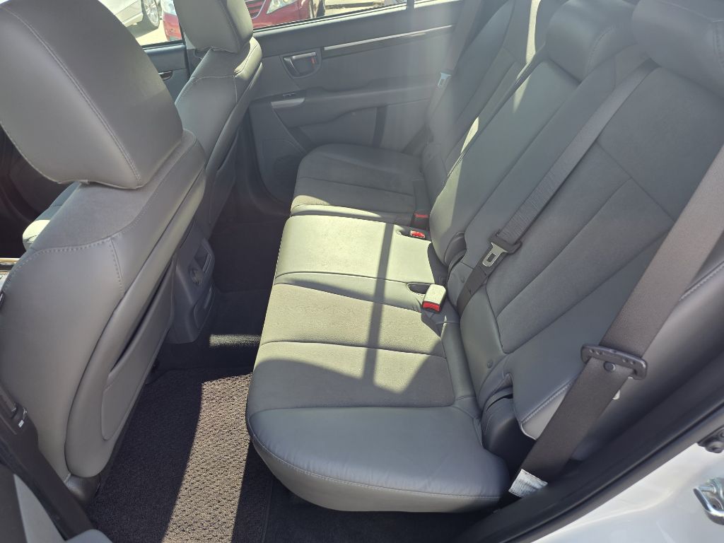Photo 11 of this HYUNDAI SANTA FE