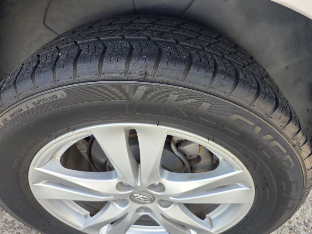 Photo 9 of this HYUNDAI SANTA FE
