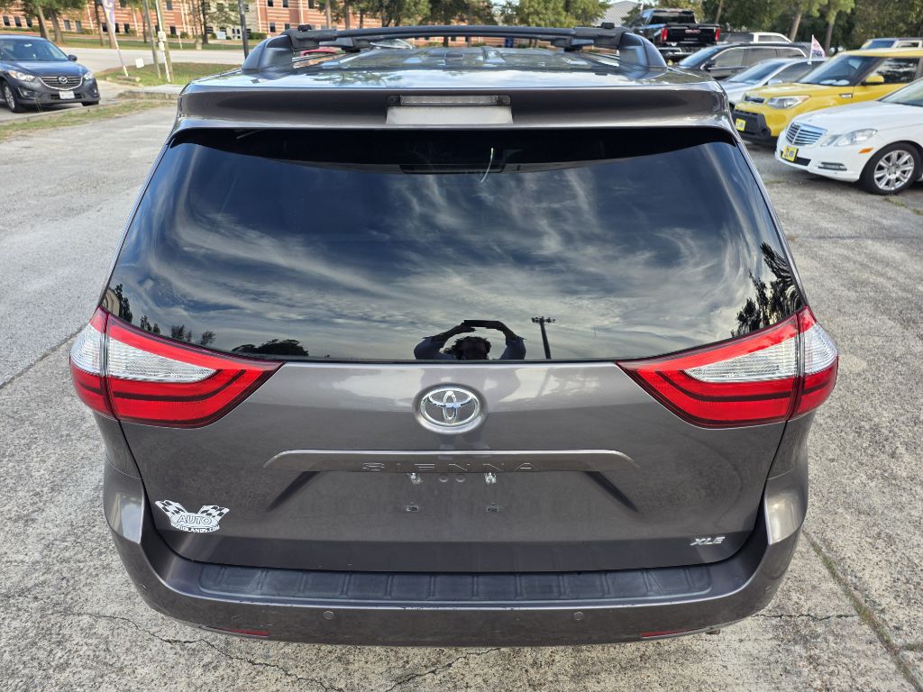 Photo 5 of this TOYOTA SIENNA