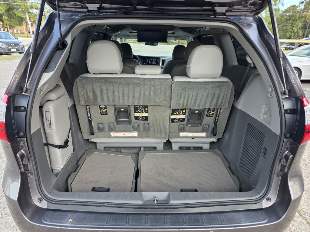 Photo 16 of this TOYOTA SIENNA