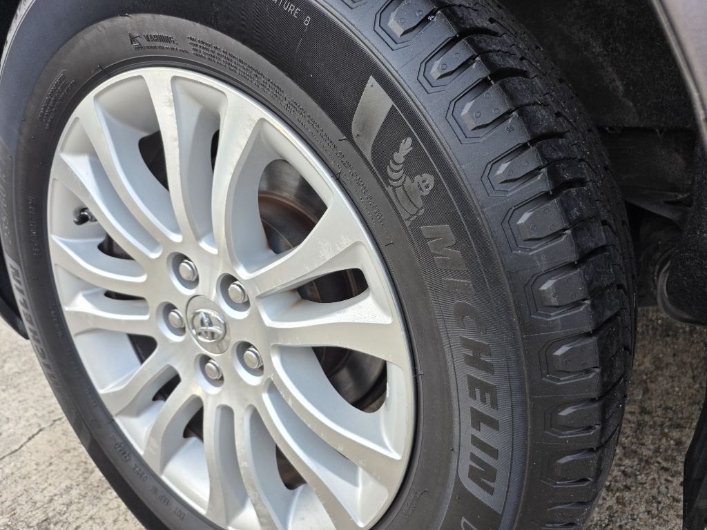 Photo 20 of this TOYOTA SIENNA