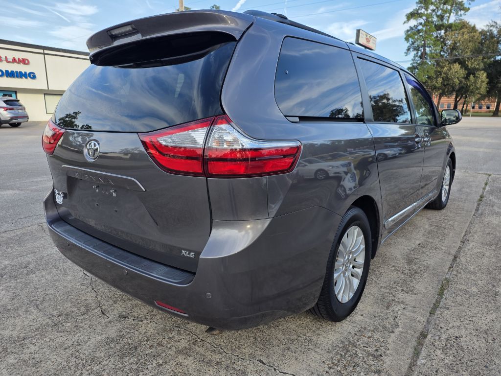 Photo 6 of this TOYOTA SIENNA