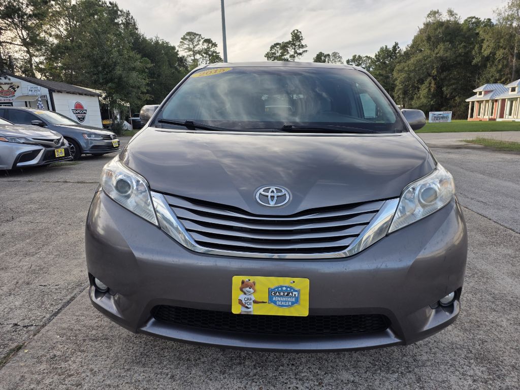Photo 2 of this TOYOTA SIENNA