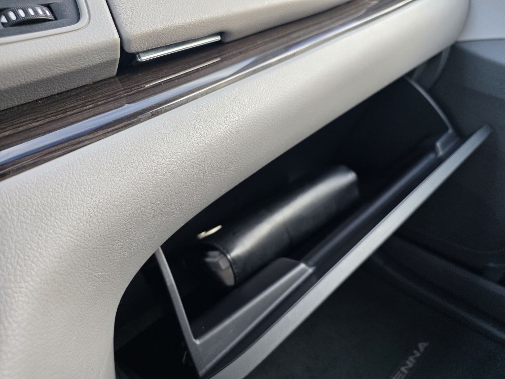 Photo 15 of this TOYOTA SIENNA