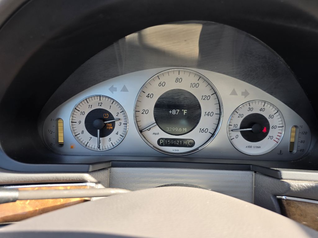 Photo 11 of this MERCEDES-BENZ E-CLASS