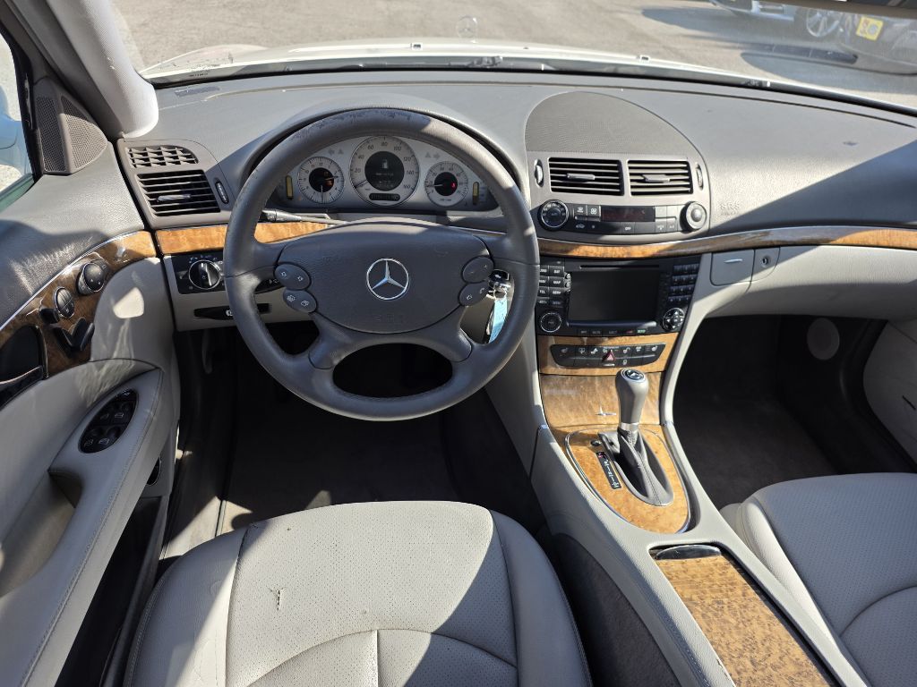 Photo 10 of this MERCEDES-BENZ E-CLASS
