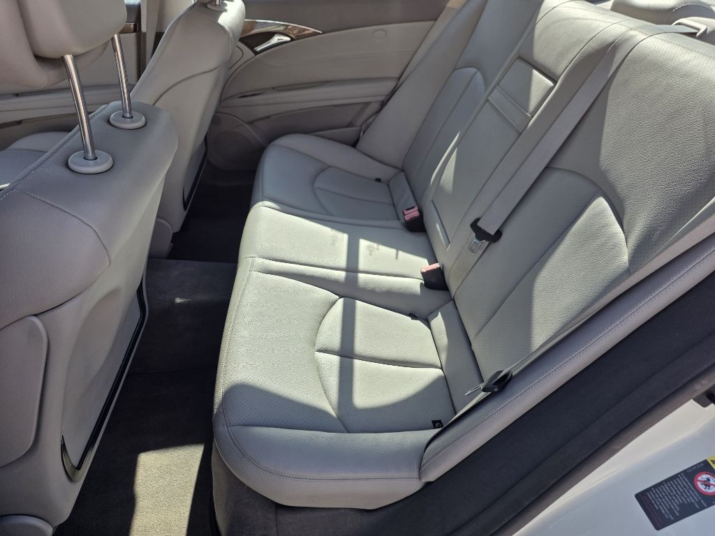 Photo 9 of this MERCEDES-BENZ E-CLASS