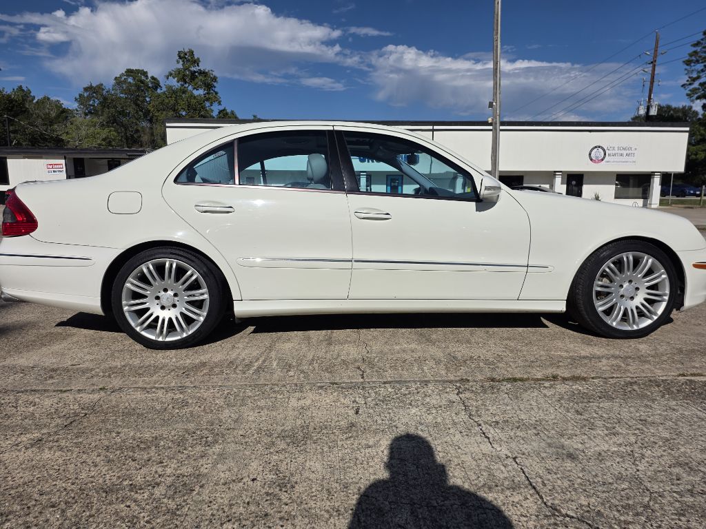 Photo 7 of this MERCEDES-BENZ E-CLASS