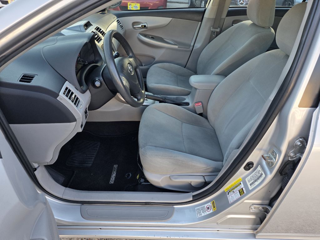 Photo 9 of this TOYOTA COROLLA