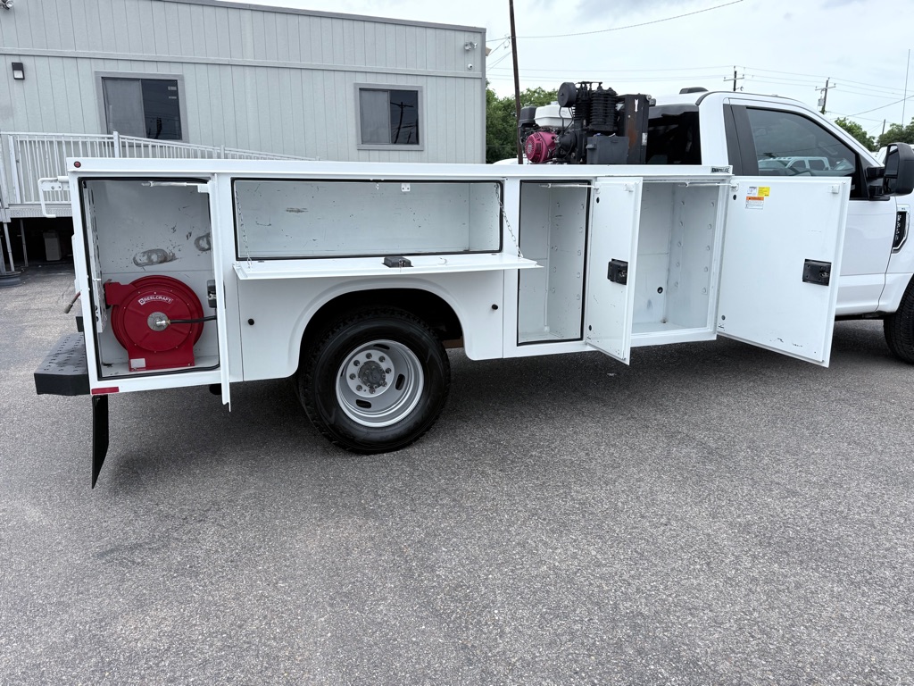 Photo 12 of this FORD F350