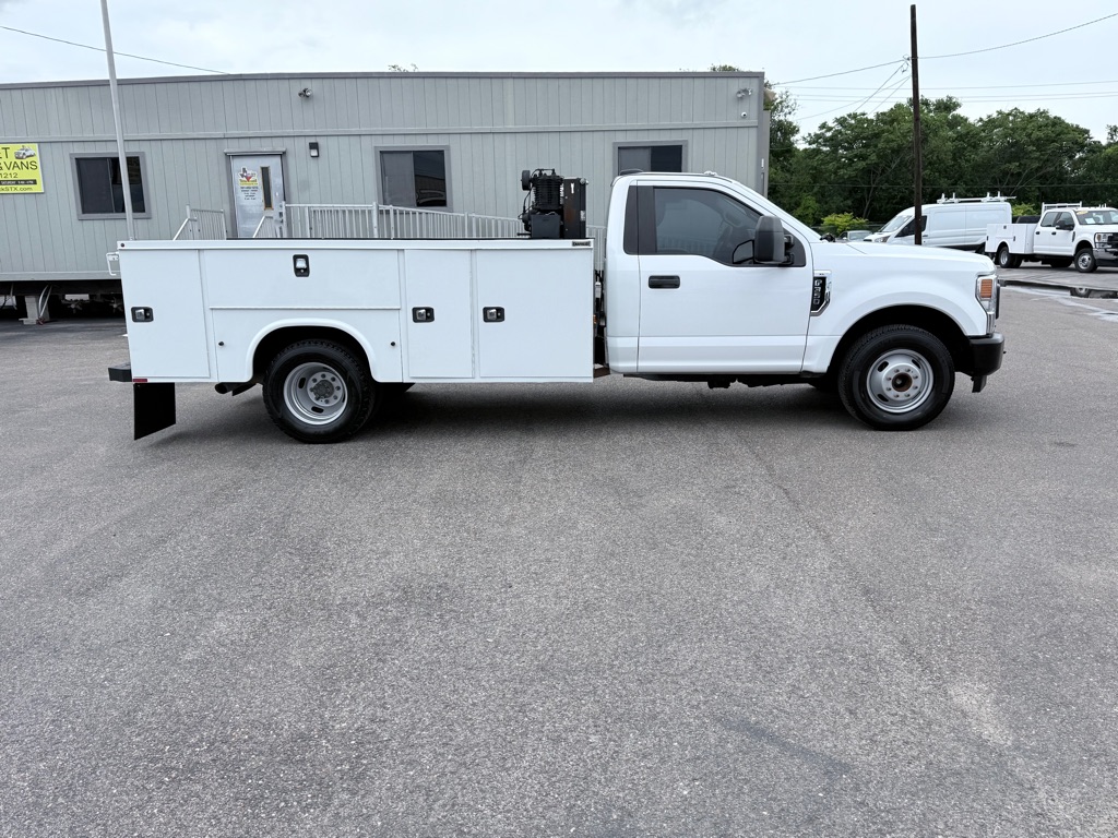Photo 4 of this FORD F350