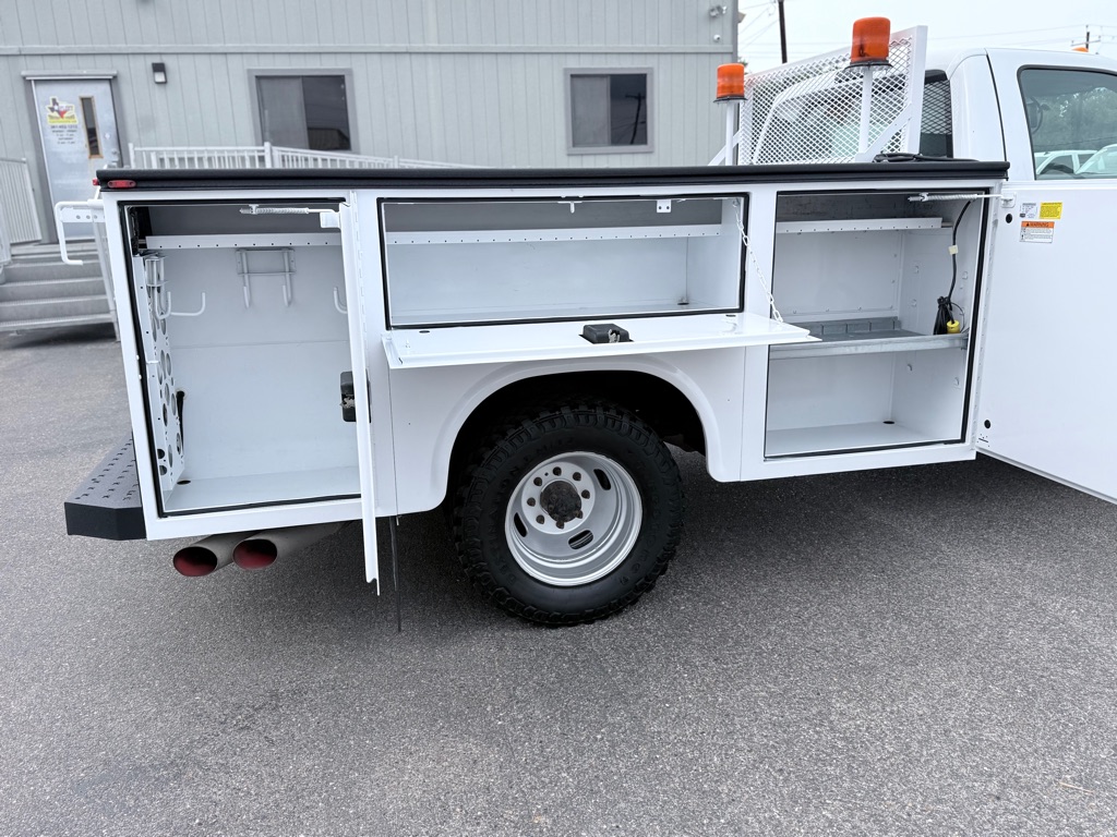 Photo 14 of this FORD F350