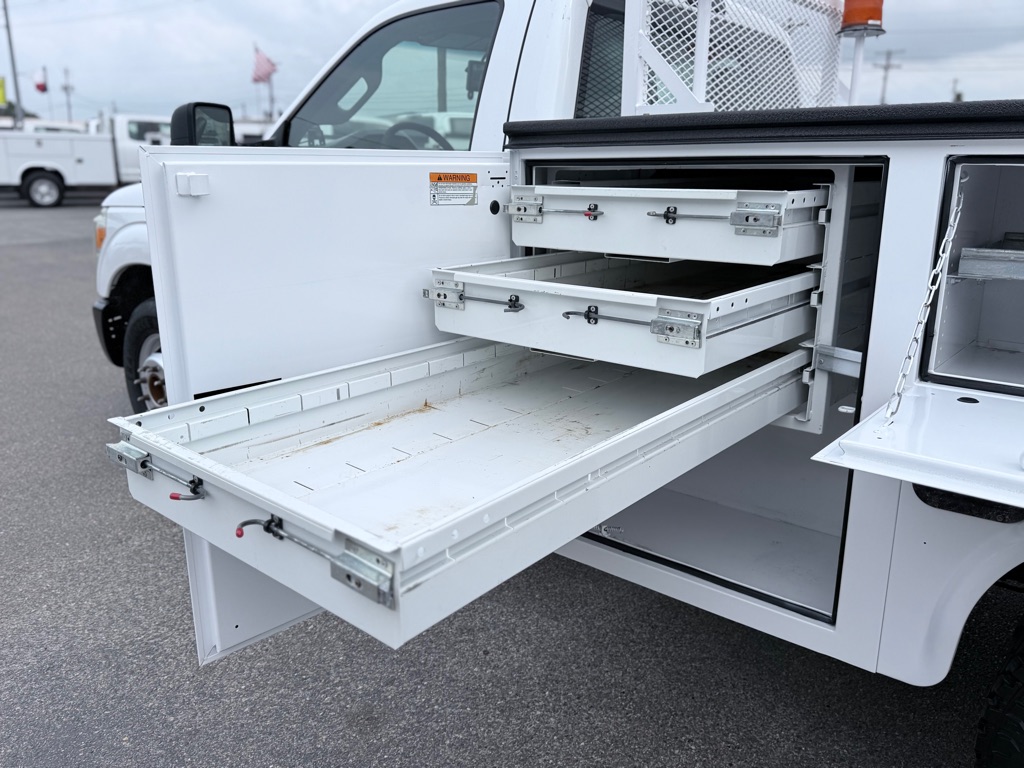 Photo 11 of this FORD F350