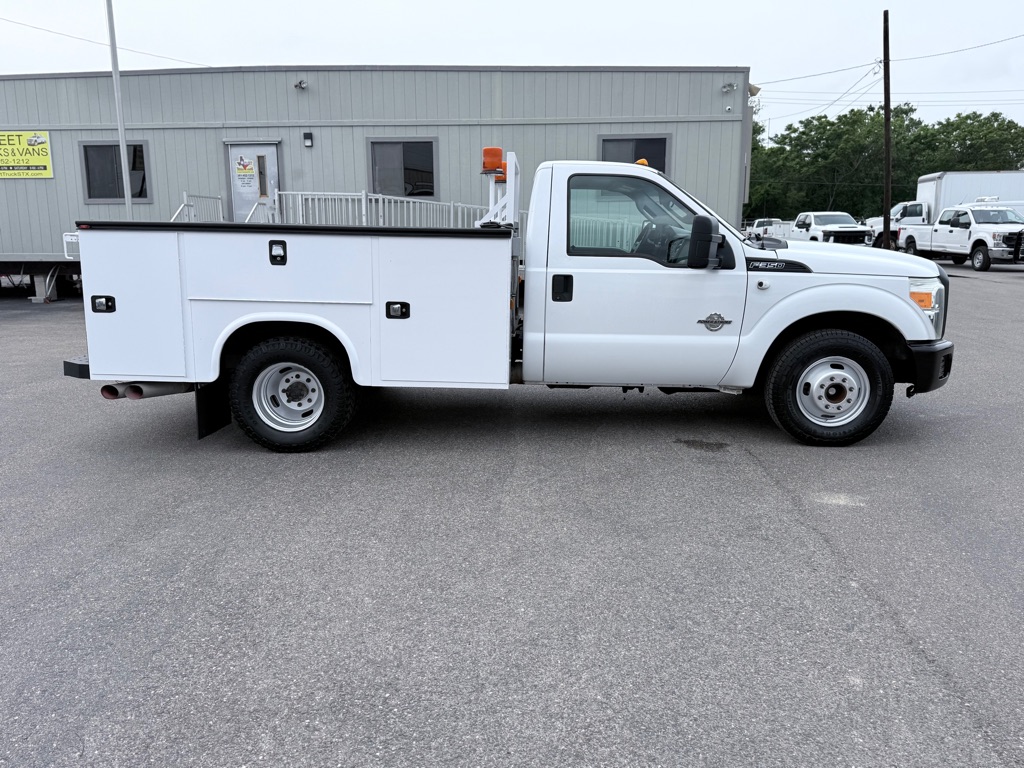 Photo 4 of this FORD F350