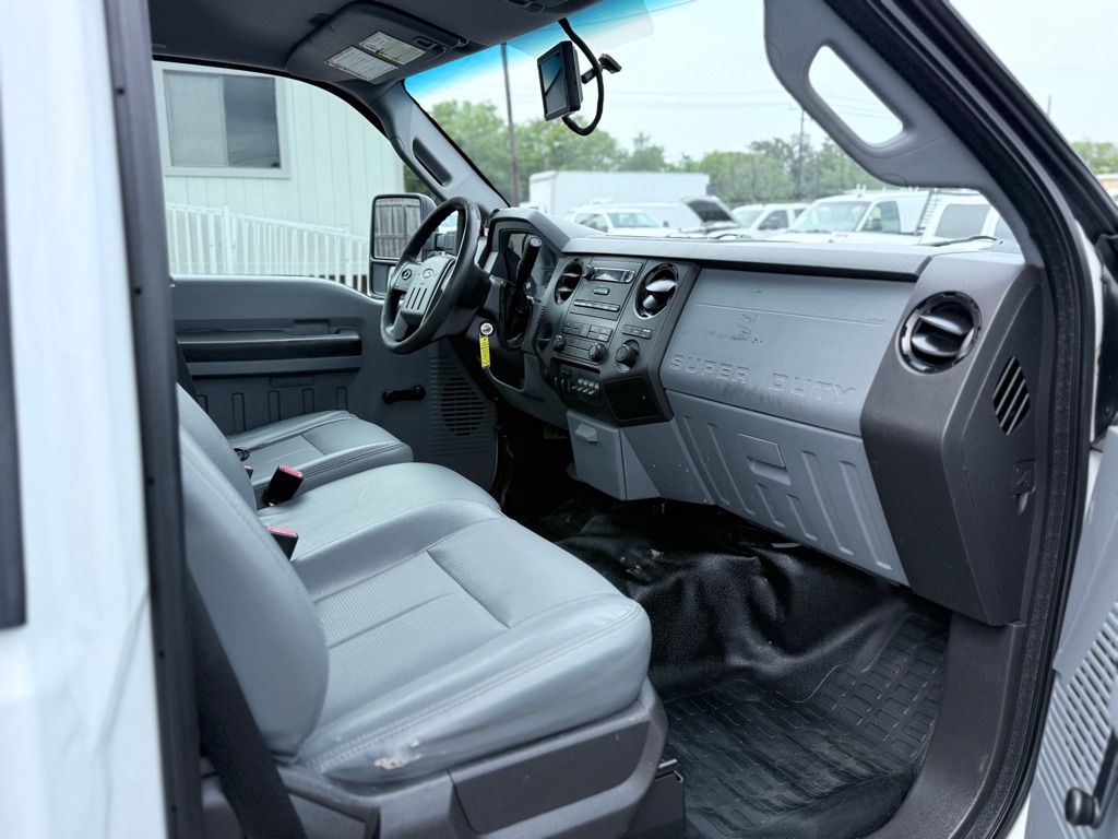 Photo 15 of this FORD F350