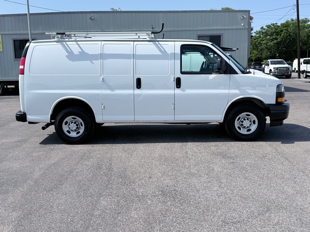 Photo 4 of this CHEVROLET EXPRESS G2500