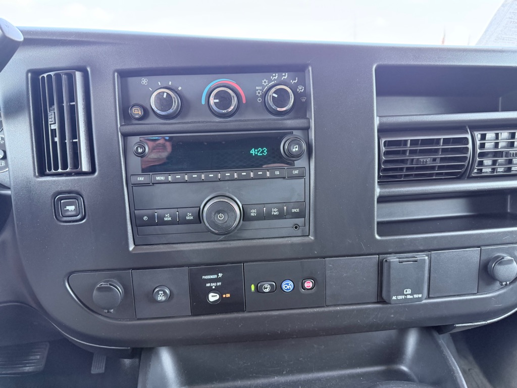 Photo 13 of this CHEVROLET EXPRESS G2500