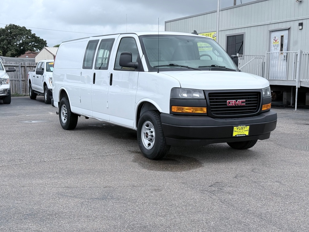 Photo 3 of this GMC SAVANA EXTENDED