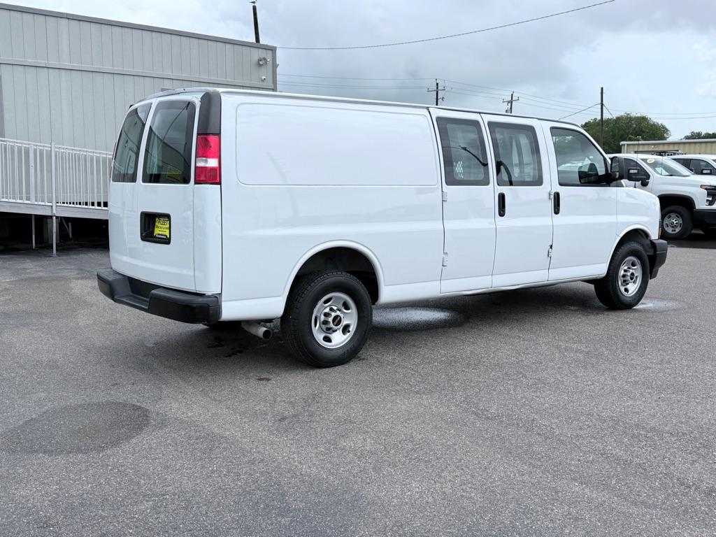 Photo 5 of this GMC SAVANA EXTENDED