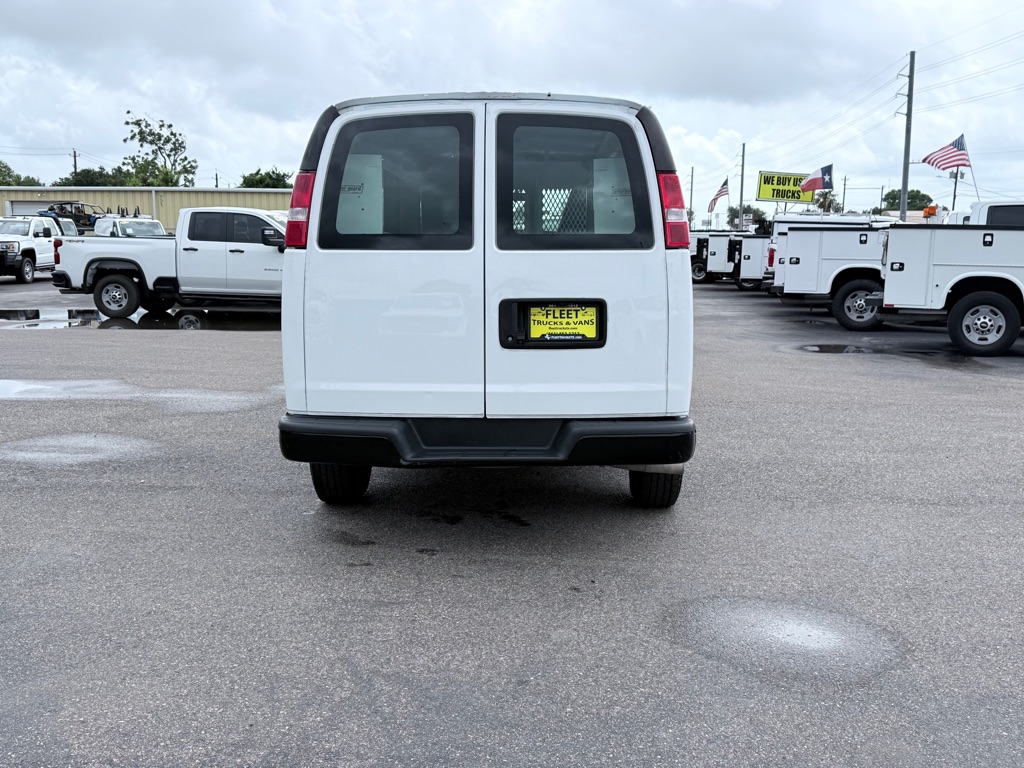 Photo 6 of this GMC SAVANA EXTENDED