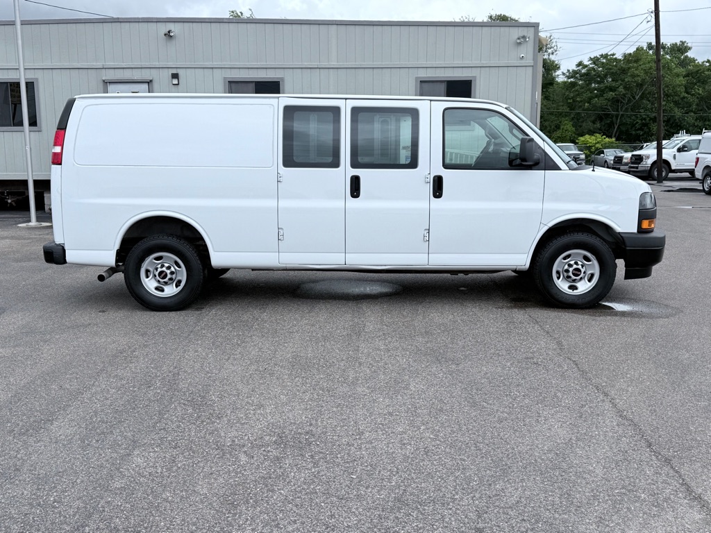 Photo 4 of this GMC SAVANA EXTENDED