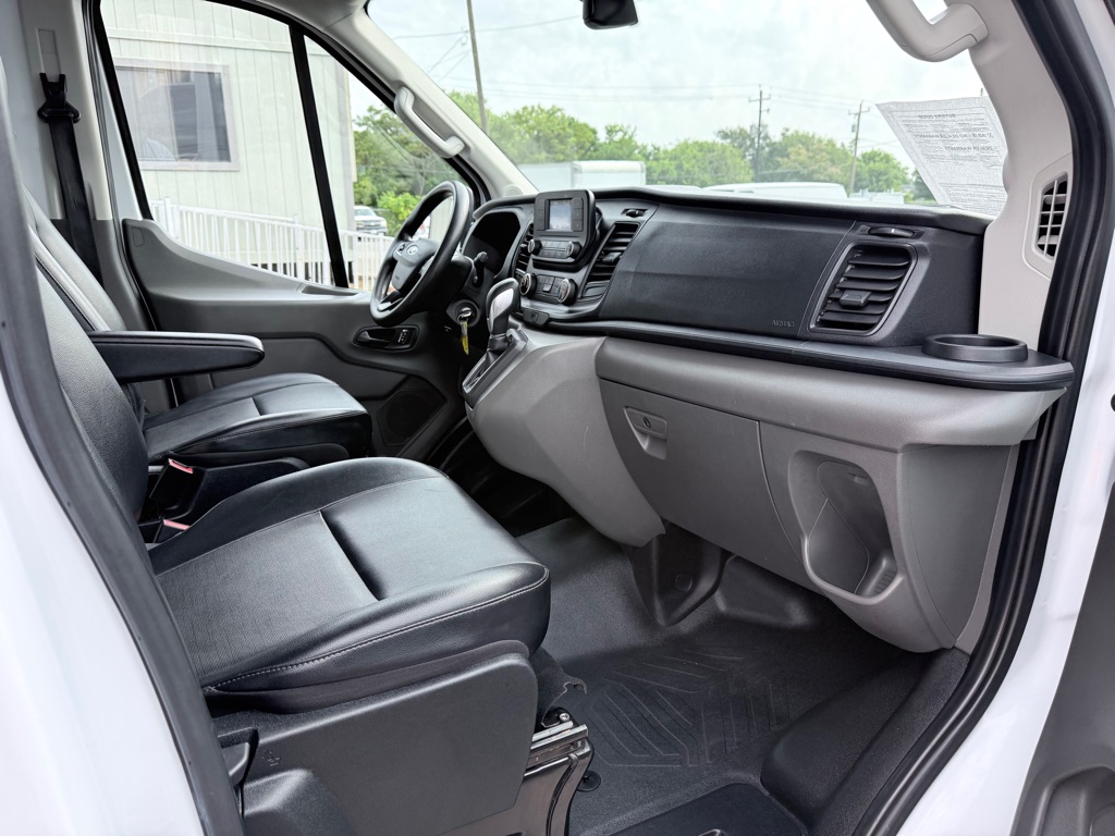 Photo 13 of this FORD TRANSIT