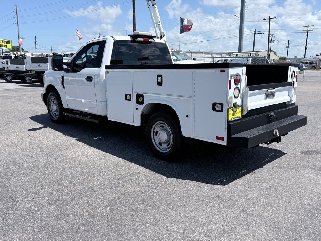 Photo 8 of this FORD F250