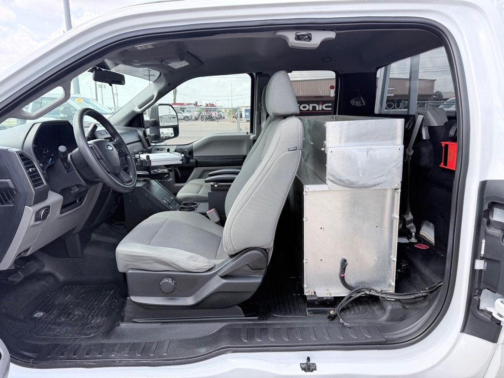 Photo 10 of this FORD F250