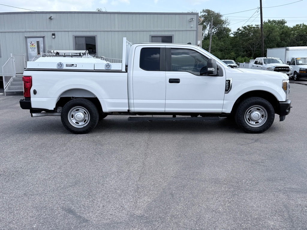 Photo 4 of this FORD F250
