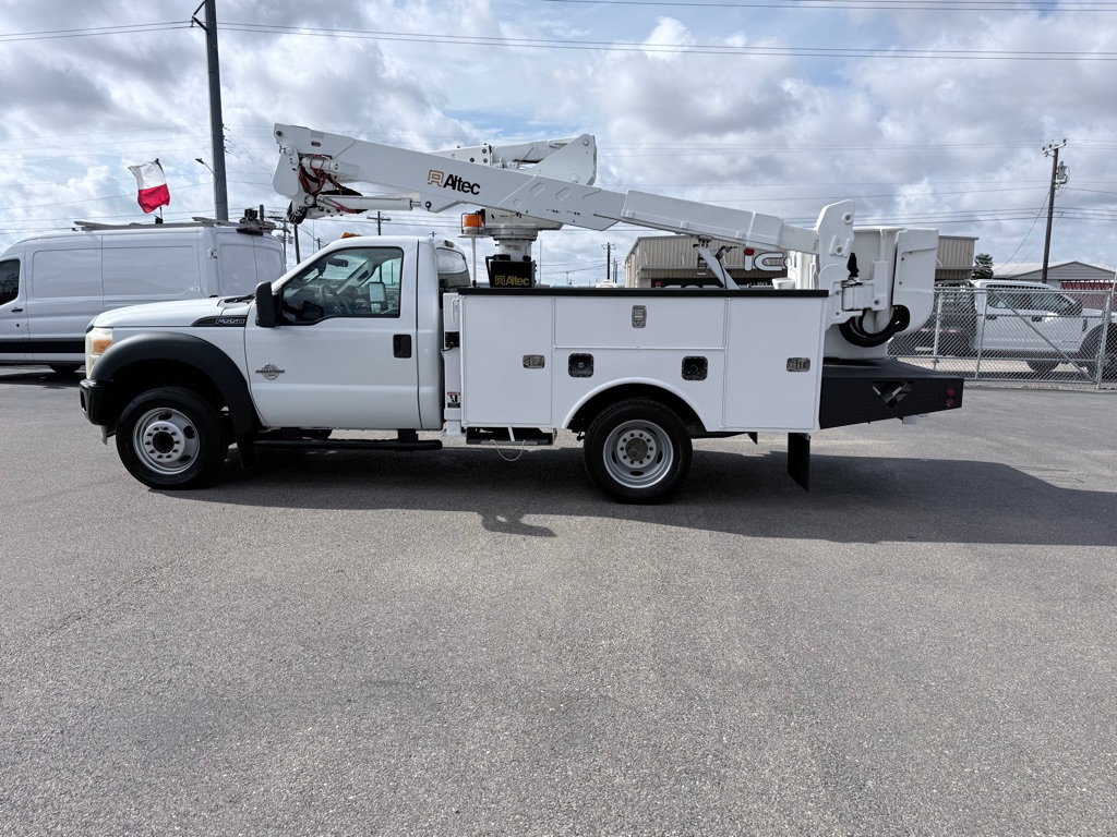 Photo 10 of this FORD F550
