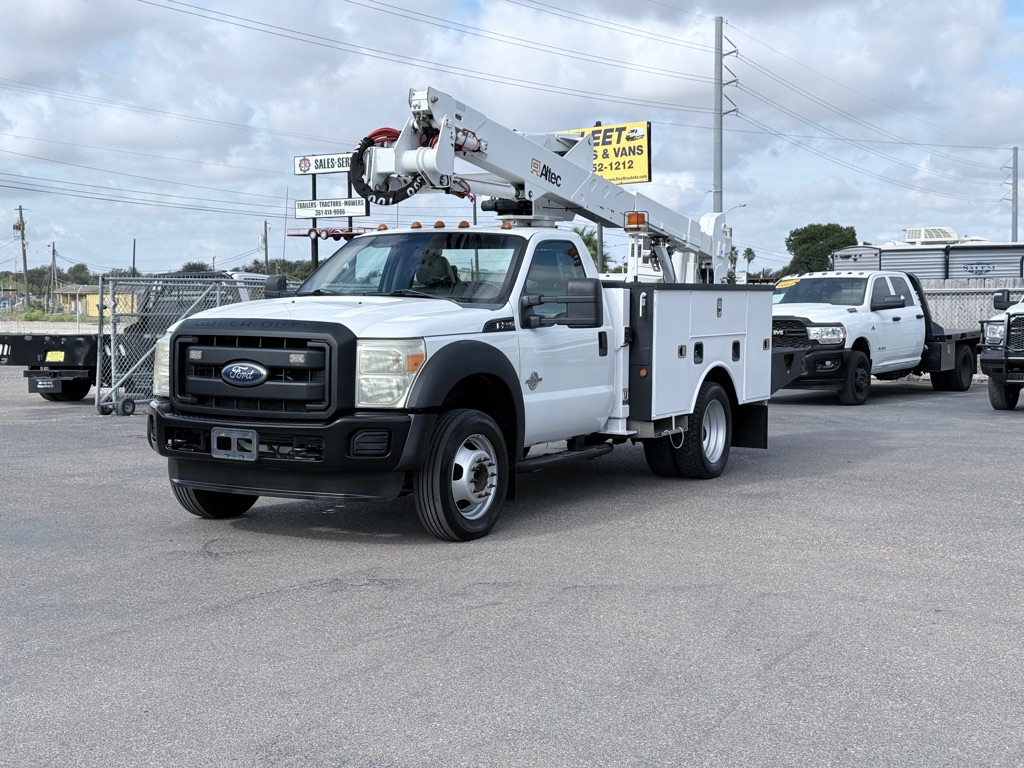 Photo 3 of this FORD F550