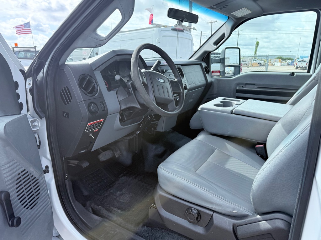 Photo 11 of this FORD F550