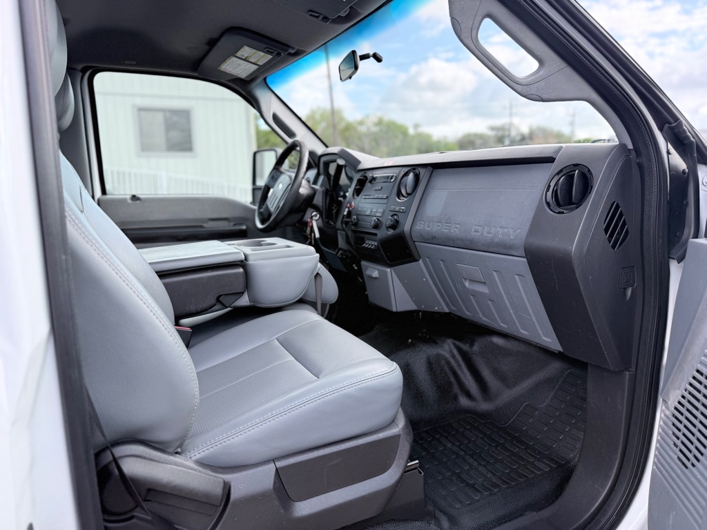 Photo 13 of this FORD F550