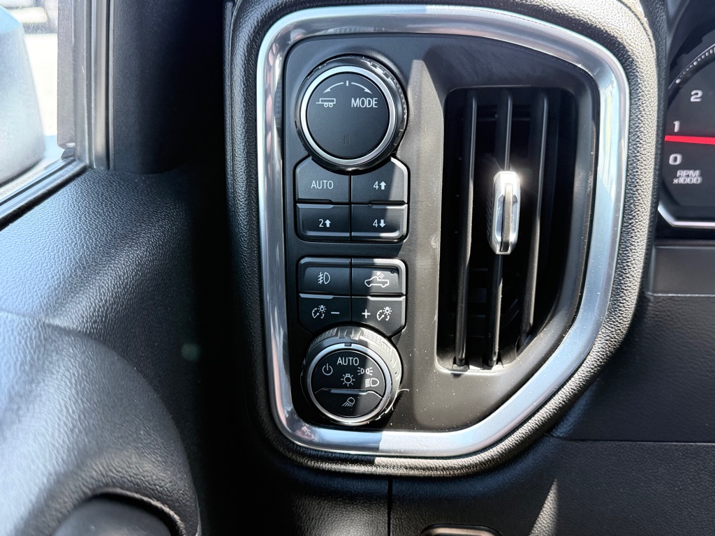 Photo 18 of this CHEVROLET SILVERADO 2500