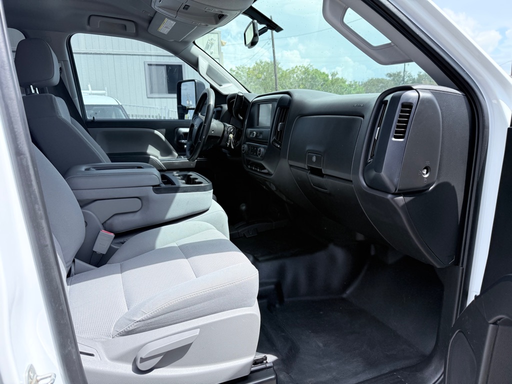 Photo 13 of this CHEVROLET SILVERADO 2500